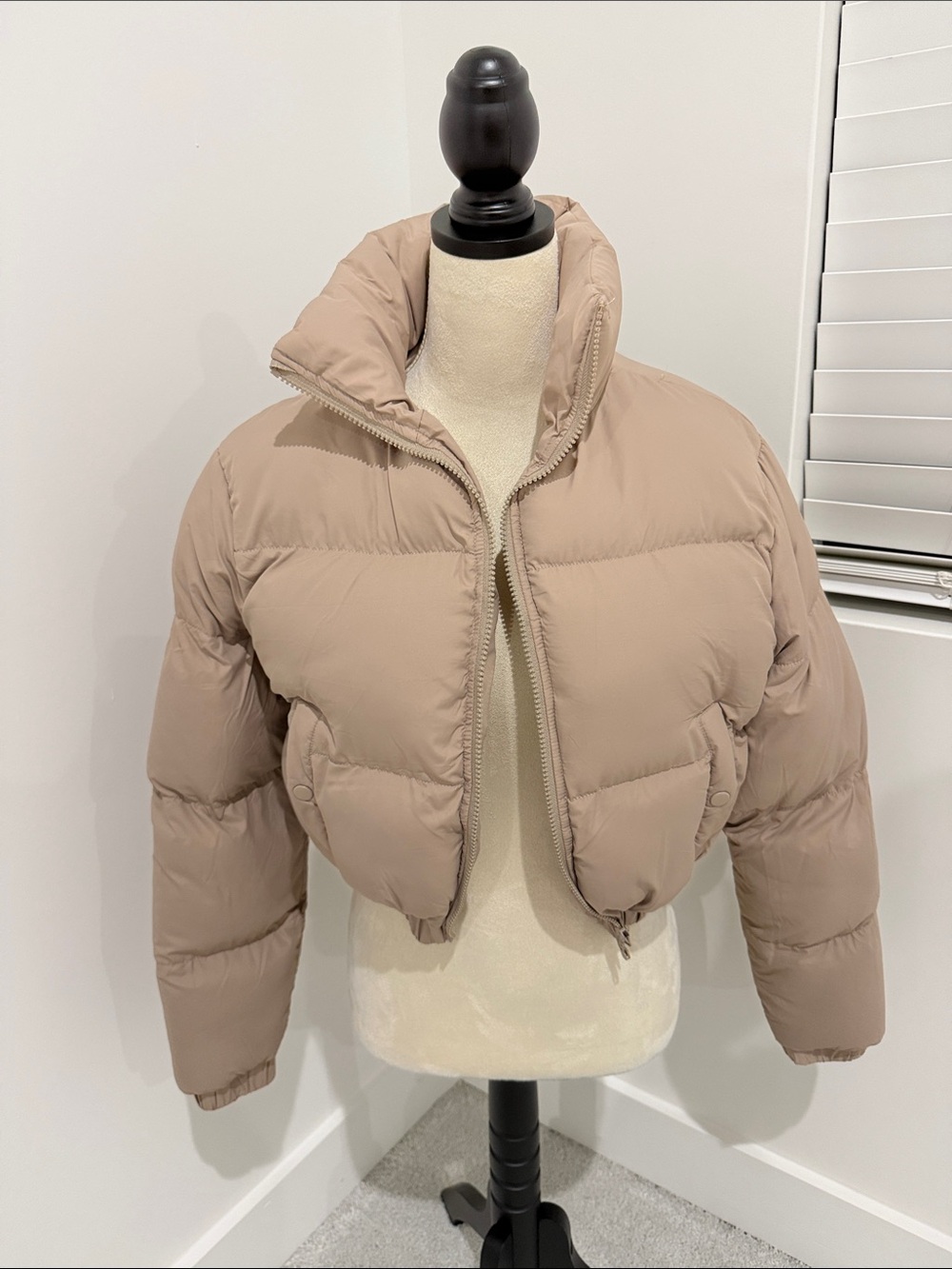 Cropped Puffer Jacket in Taupe